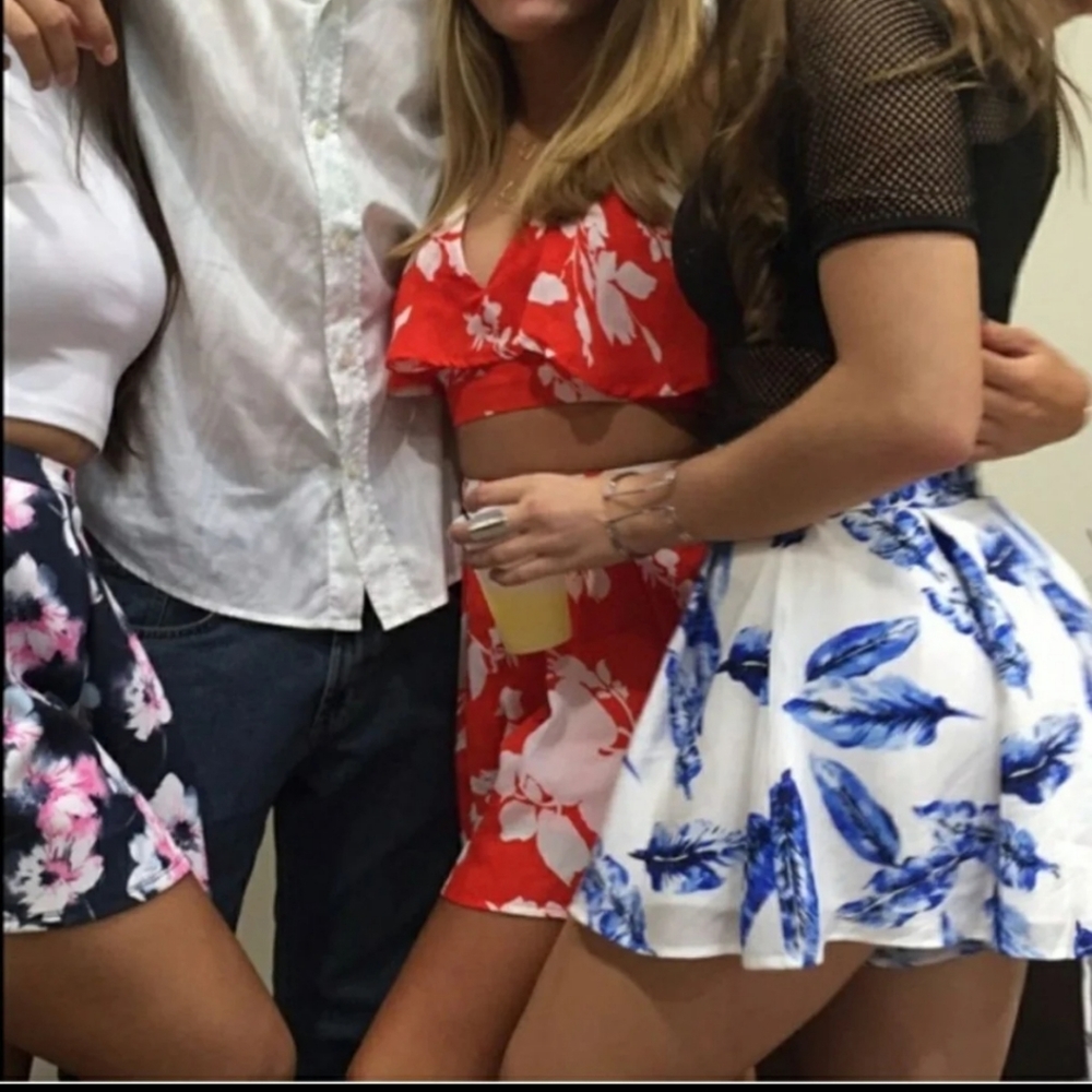 Forever 21 Blue feather leaf flowy shorts skirt S